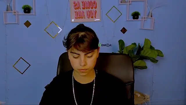 Snapshot of shadow_kiss_ chatting on July 13, 2026, 8:50 am shadow kiss online show from July 13, 2026, 8:50 am
