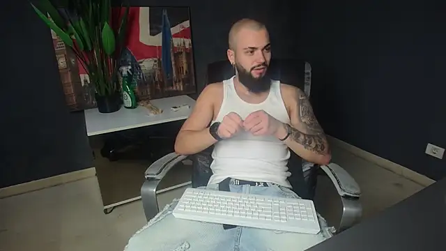 Snapshot of OscarWillss chatting on June 15, 2026, 4:25 am OscarWillss online show from June 15, 2026, 4:25 am