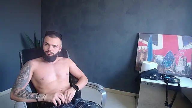 Snapshot of OscarWillss chatting on June 27, 2026, 12:22 pm OscarWillss online show from June 27, 2026, 12:22 pm