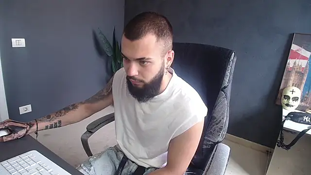 Snapshot of OscarWillss chatting on July 2, 2026, 7:03 am OscarWillss online show from July 2, 2026, 7:03 am
