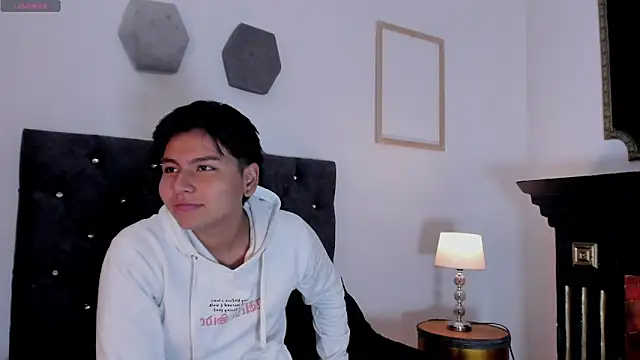 Snapshot of _maximo_1 chatting on June 10, 2026, 1:21 pm maximo 1 online show from June 10, 2026, 1:21 pm