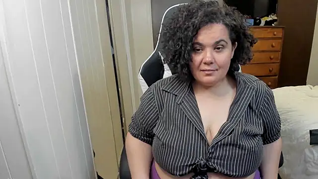 Snapshot of SweetPuertoRicanBliss chatting on May 19, 2026, 3:02 am SweetPuertoRicanBliss online show from May 19, 2026, 3:02 am