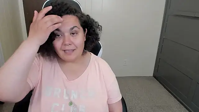 Snapshot of SweetPuertoRicanBliss chatting on May 26, 2026, 3:52 pm SweetPuertoRicanBliss online show from May 26, 2026, 3:52 pm