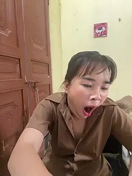 Lili 019 online show from May 28, 2026, 8:33 am