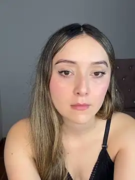 Sarisloves online show from May 10, 2026, 9:53 pm
