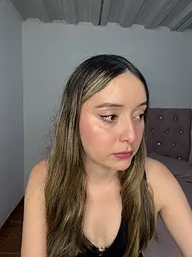 Sarisloves online show from May 17, 2026, 1:14 am