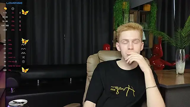 Snapshot of Tommy_CrashXXX chatting on May 9, 2026, 12:10 pm Tommy CrashXXX online show from May 9, 2026, 12:10 pm