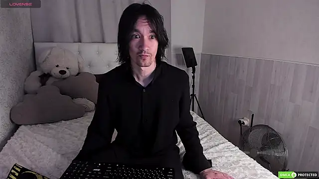 Snapshot of CalvinChapman chatting on July 7, 2026, 3:42 am CalvinChapman online show from July 7, 2026, 3:42 am
