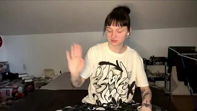CremeBoopX online show from May 12, 2026, 8:33 am