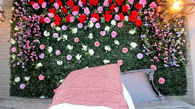 Snapshot of ViolettGracee chatting on June 19, 2026, 12:53 pm ViolettGracee online show from June 19, 2026, 12:53 pm