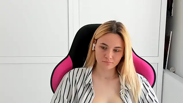 Emma starrs  online show from June 9, 2026, 12:28 pm
