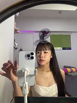 Lov3lily online show from June 7, 2026, 9:57 am