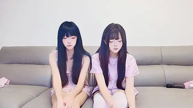 guoguo-888 online show from June 14, 2026, 4:03 am