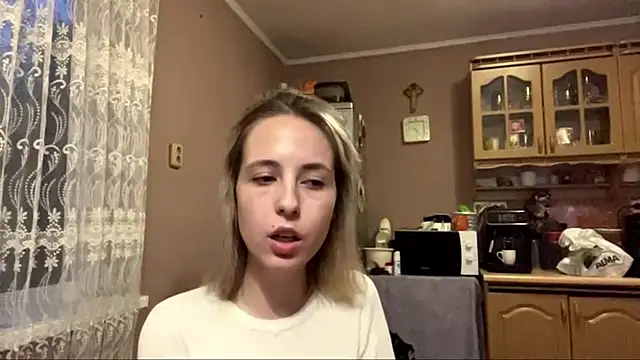Snapshot of DaphneAmor chatting on May 14, 2026, 6:26 pm DaphneAmor online show from May 14, 2026, 6:26 pm
