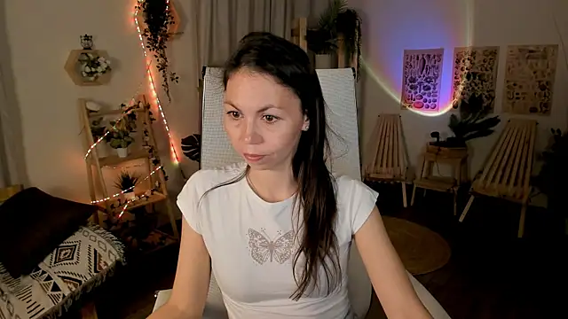 TrasyMorris online show from May 14, 2026, 6:53 am