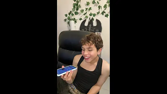 Snapshot of DanteSaint chatting on May 28, 2026, 7:44 pm DanteSaint online show from May 28, 2026, 7:44 pm