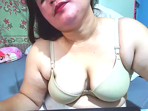 Snapshot of xsweetlover69x chatting on June 23, 2026, 2:20 am xsweetlover69x online show from June 23, 2026, 2:20 am