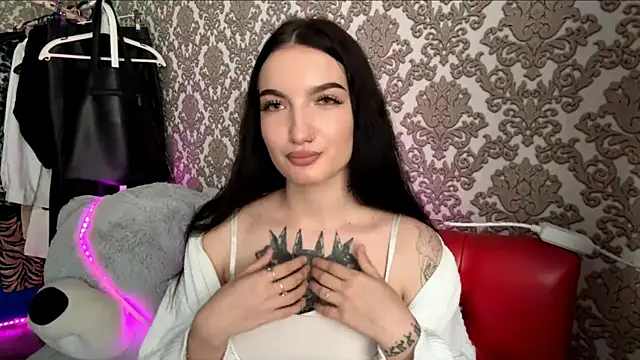 ElizbethLeban online show from May 13, 2026, 10:23 am