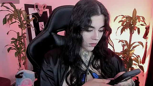 Snapshot of MissCharlottte_18 chatting on June 25, 2026, 3:17 am MissCharlottte 18 online show from June 25, 2026, 3:17 am