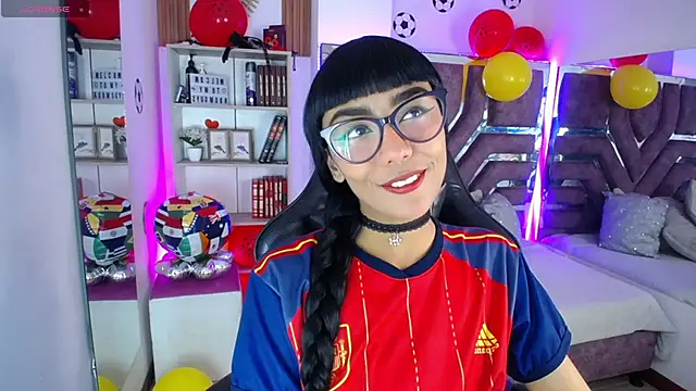 Snapshot of Violett_Gardenn chatting on June 21, 2026, 11:24 am Violett Gardenn online show from June 21, 2026, 11:24 am