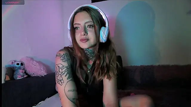 Snapshot of brat_rebeca chatting on July 15, 2026, 6:57 pm brat rebeca online show from July 15, 2026, 6:57 pm