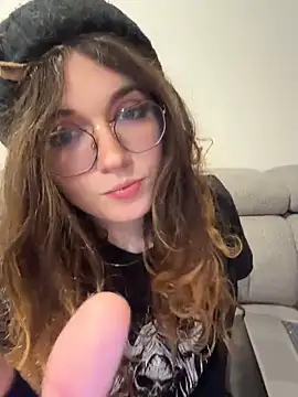 cutypiefull online show from May 15, 2026, 11:56 pm