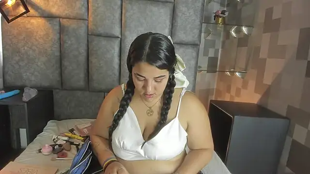 Snapshot of Ainoa_Ruiz chatting on June 3, 2026, 2:33 pm Ainoa Ruiz online show from June 3, 2026, 2:33 pm