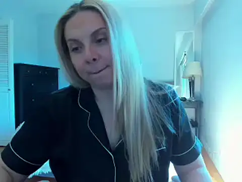 Snapshot of Laviora chatting on May 27, 2026, 11:02 pm Laviora online show from May 27, 2026, 11:02 pm