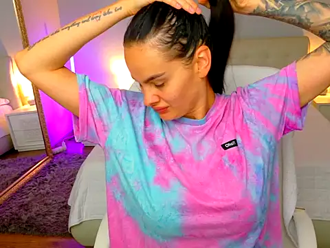BabyyGirll  online show from May 14, 2026, 5:58 am
