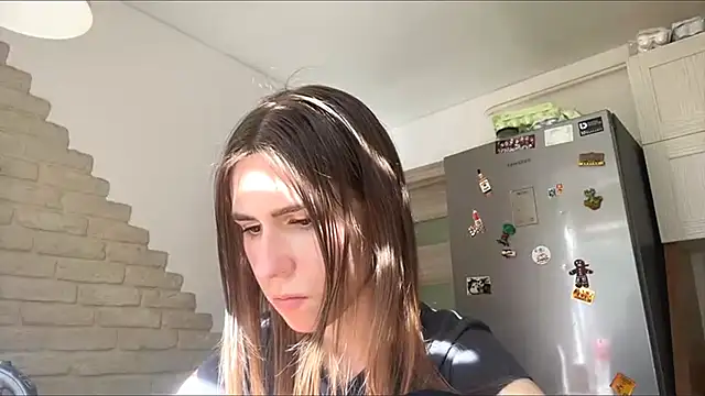 Snapshot of ZaraGuyette chatting on May 23, 2026, 2:10 pm ZaraGuyette online show from May 23, 2026, 2:10 pm
