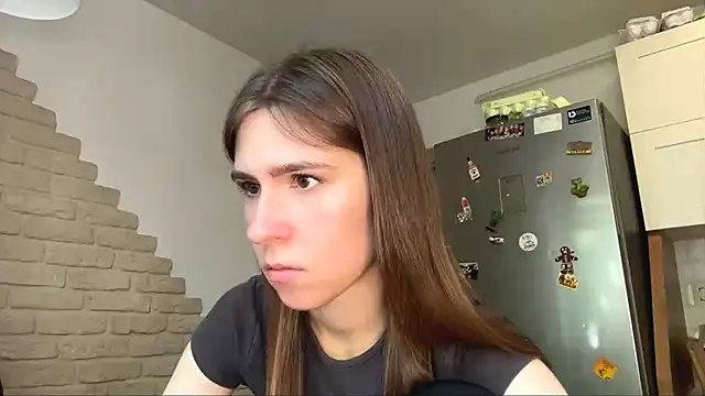 Snapshot of ZaraGuyette chatting on May 24, 2026, 5:23 am ZaraGuyette online show from May 24, 2026, 5:23 am