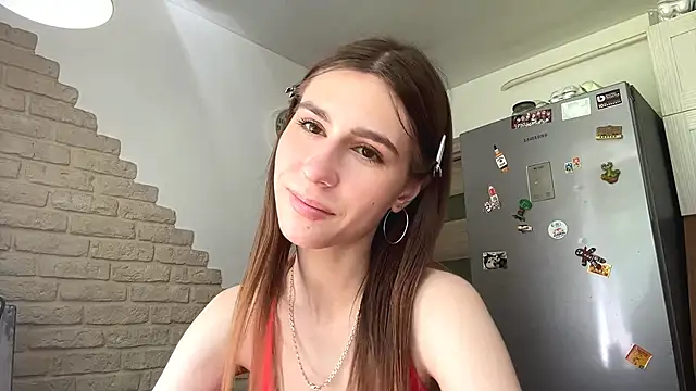 Snapshot of ZaraGuyette chatting on June 1, 2026, 12:07 pm ZaraGuyette online show from June 1, 2026, 12:07 pm