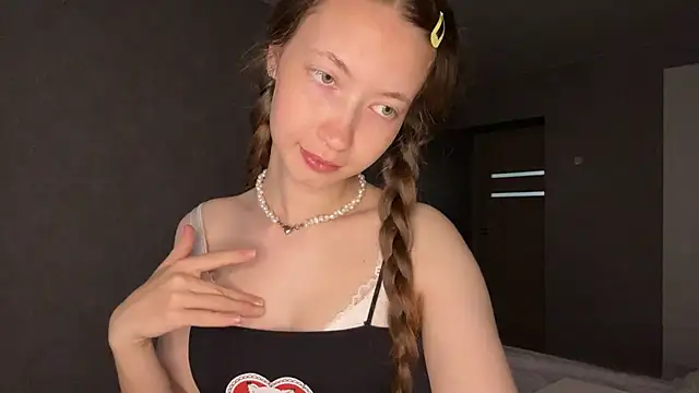 Snapshot of Emily_Mur_ chatting on May 29, 2026, 5:05 am Emily Mur online show from May 29, 2026, 5:05 am