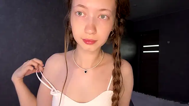 Snapshot of Emily_Mur_ chatting on July 8, 2026, 5:01 am Emily Mur online show from July 8, 2026, 5:01 am