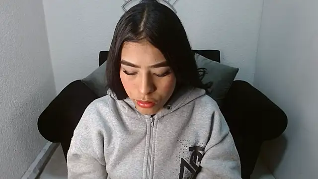 Snapshot of naomyfuckhard chatting on May 13, 2026, 12:24 pm naomyfuckhard online show from May 13, 2026, 12:24 pm