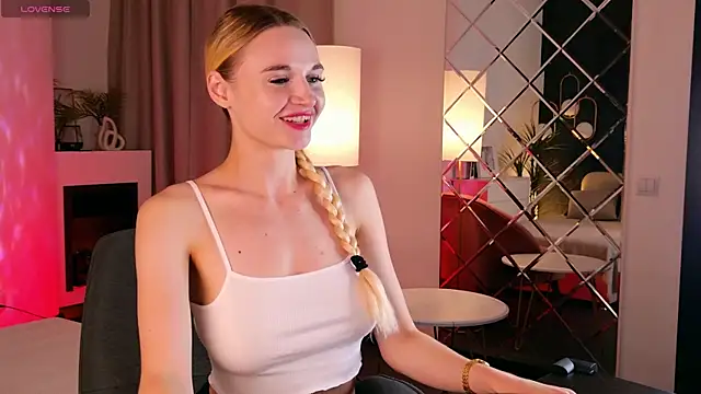 Snapshot of Mila__Lux chatting on July 25, 2026, 5:49 am Mila Lux online show from July 25, 2026, 5:49 am