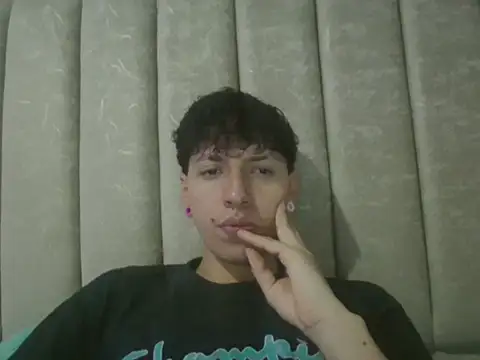 Snapshot of Noah_mod chatting on May 26, 2026, 1:56 am Noah mod online show from May 26, 2026, 1:56 am