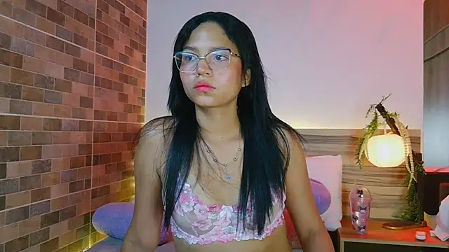 Evalune  online show from June 24, 2026, 8:52 pm