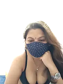 hot kiran2000 online show from June 15, 2026, 12:51 pm