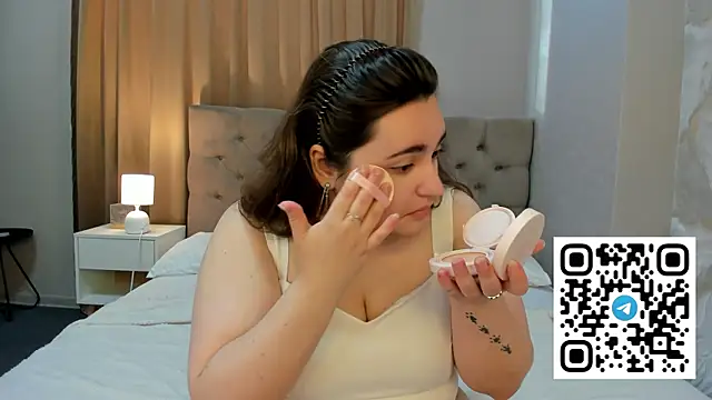 Snapshot of Ayleen_Gece chatting on June 1, 2026, 3:08 am Ayleen Gece online show from June 1, 2026, 3:08 am