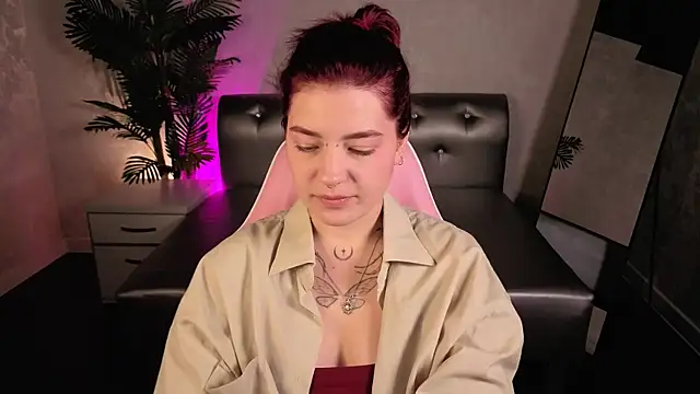 Snapshot of Nikki_Gringer chatting on June 1, 2026, 1:07 am Nikki Gringer online show from June 1, 2026, 1:07 am