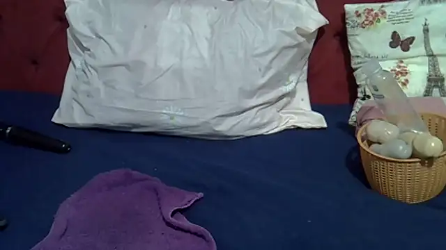 Queenleahx online show from June 10, 2026, 6:23 am