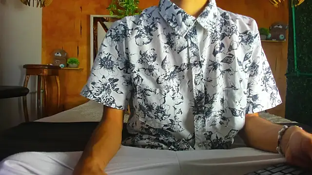 Snapshot of leonix_love chatting on June 24, 2026, 12:48 pm leonix love online show from June 24, 2026, 12:48 pm