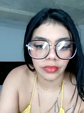 luxuryluna online show from June 30, 2026, 1:50 am