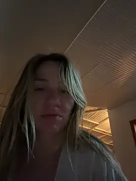 Snapshot of AnnaMist_ chatting on June 20, 2026, 6:54 pm AnnaMist online show from June 20, 2026, 6:54 pm