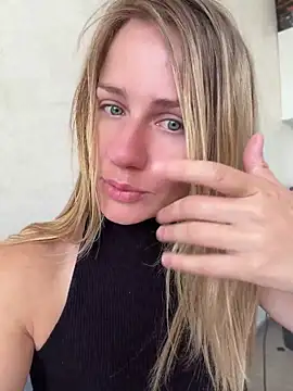 Snapshot of AnnaMist_ chatting on July 12, 2026, 2:57 am AnnaMist online show from July 12, 2026, 2:57 am