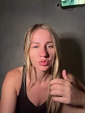 Snapshot of AnnaMist_ chatting on July 12, 2026, 8:22 pm AnnaMist online show from July 12, 2026, 8:22 pm