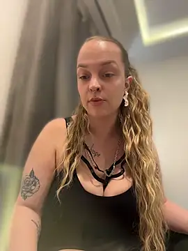Snapshot of WaitingLucia chatting on May 21, 2026, 3:19 pm WaitingLucia online show from May 21, 2026, 3:19 pm