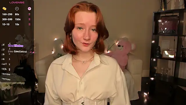 Snapshot of LallyLally_ chatting on May 19, 2026, 3:40 pm LallyLally online show from May 19, 2026, 3:40 pm