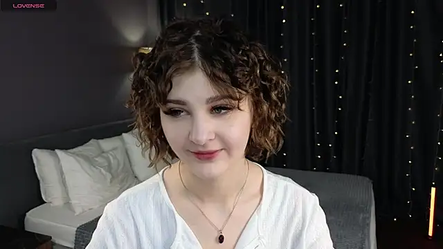 Kira  Fluffy online show from June 6, 2026, 12:05 am